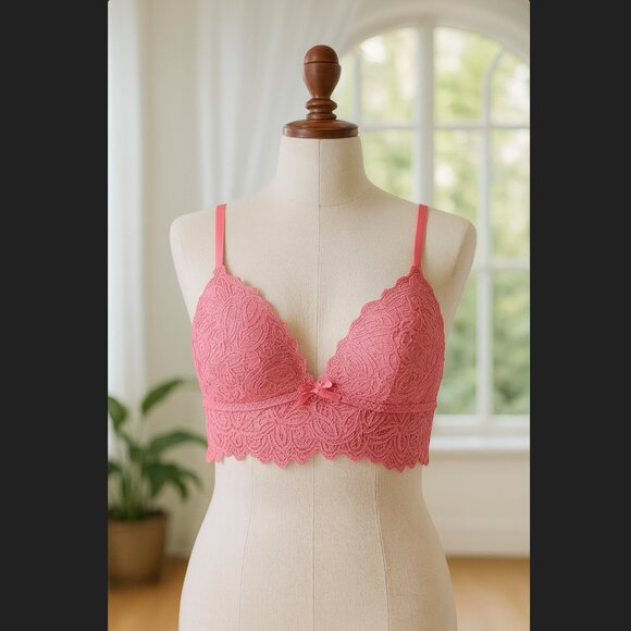 Fredericks Hollywood Lace Bralette Small Pink Finley Wireless Scallop Padded NWT - Picture 3 of 9
